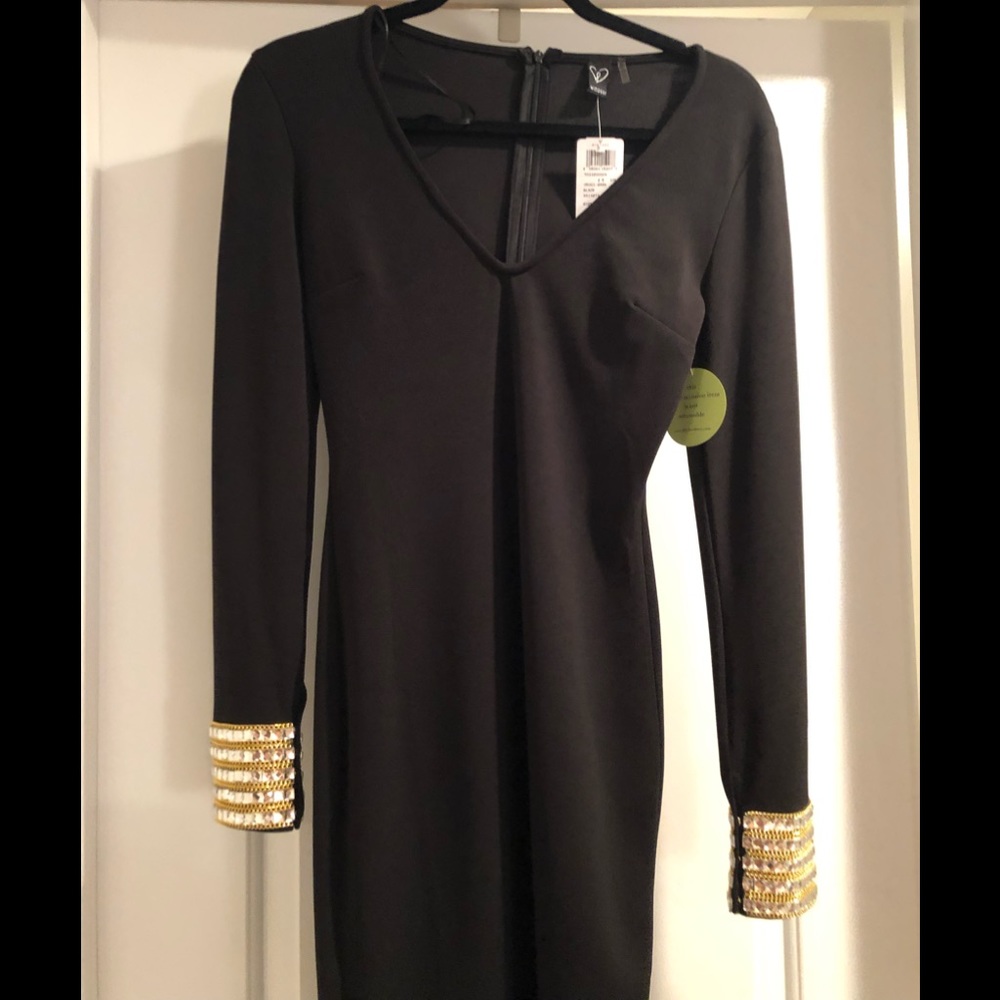 NWT 3/4 LENGTH DRESS WITH DETAIL CUFFS